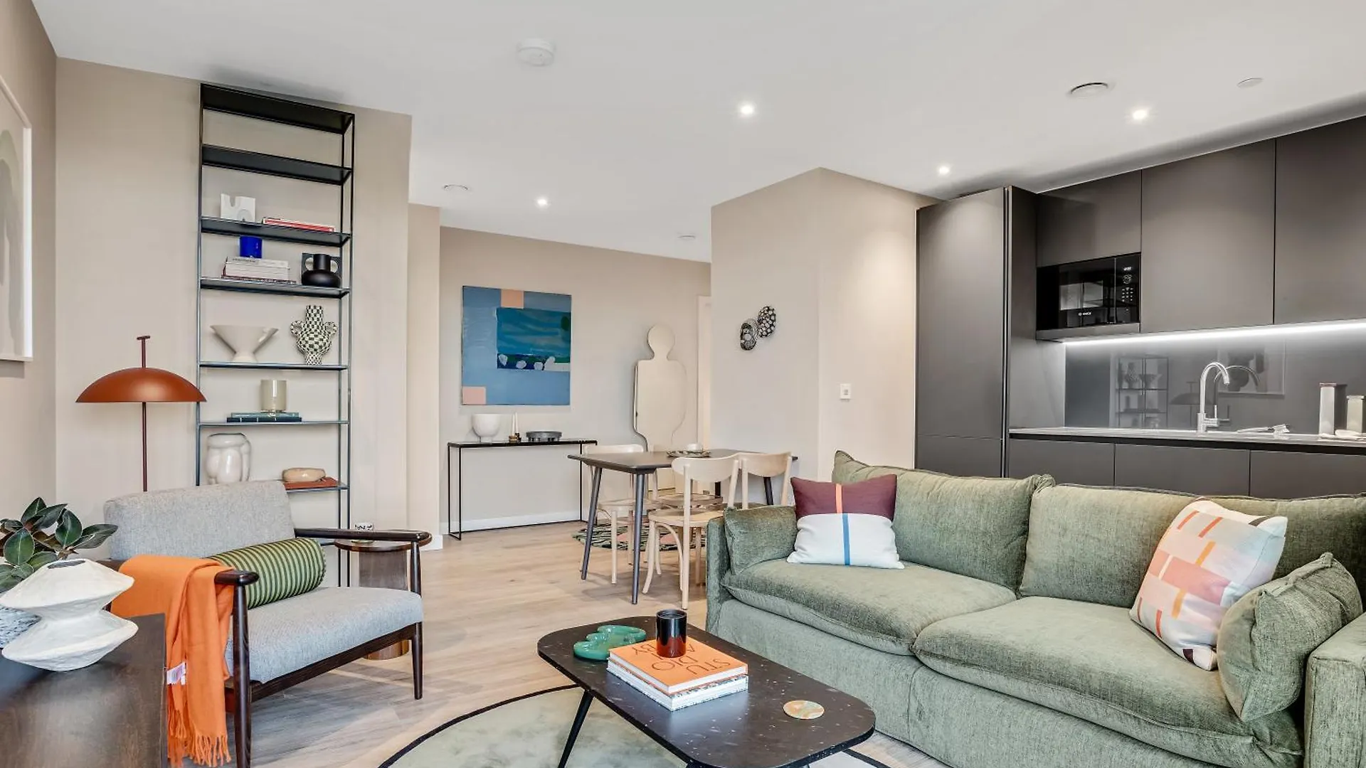 Riverstone Heights London 0*,