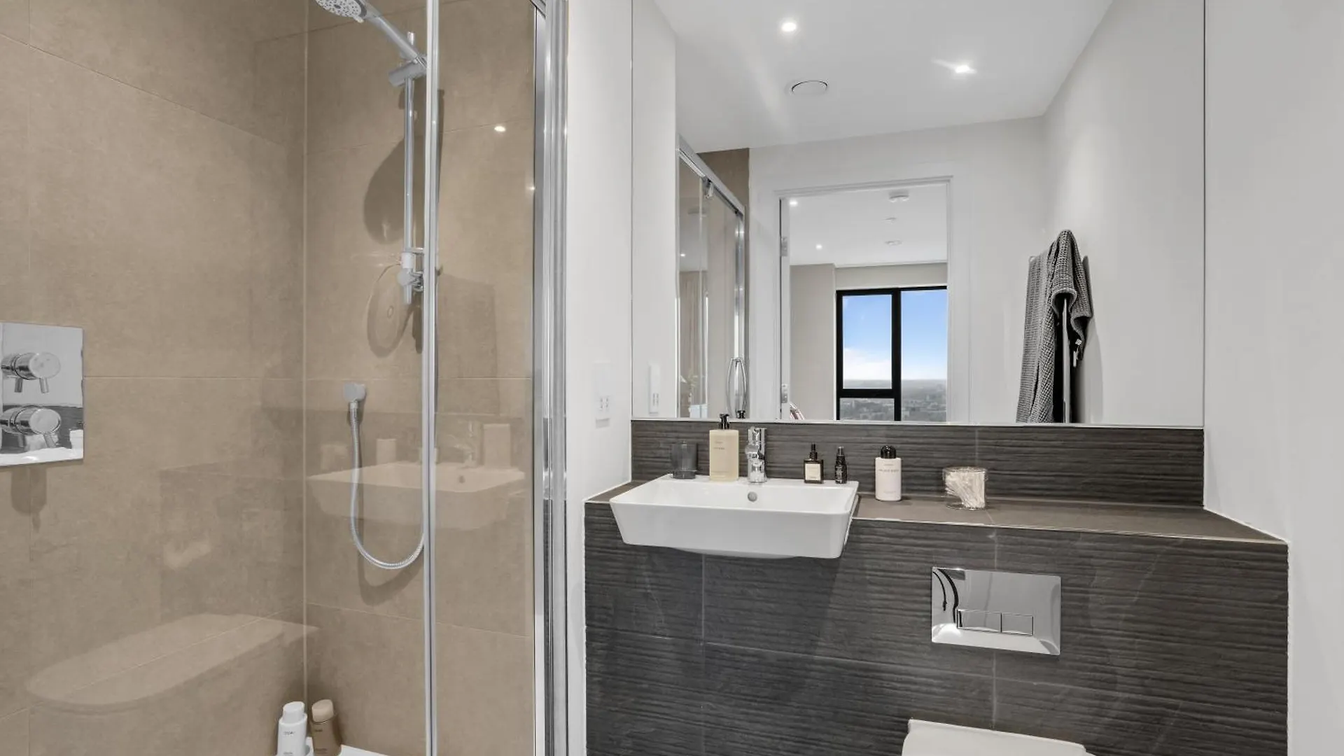 Riverstone Heights London Apartment