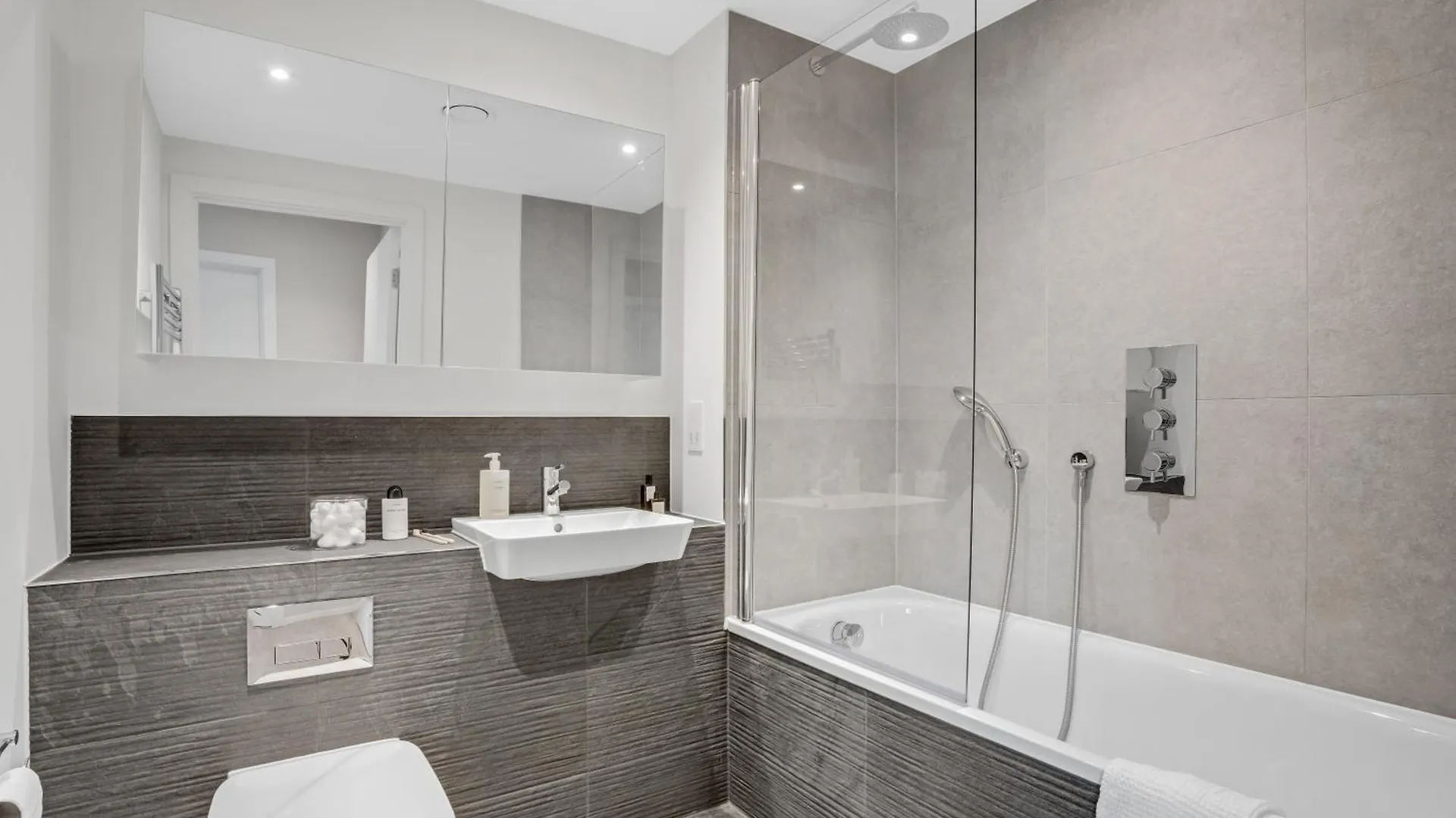 לונדון Riverstone Heights