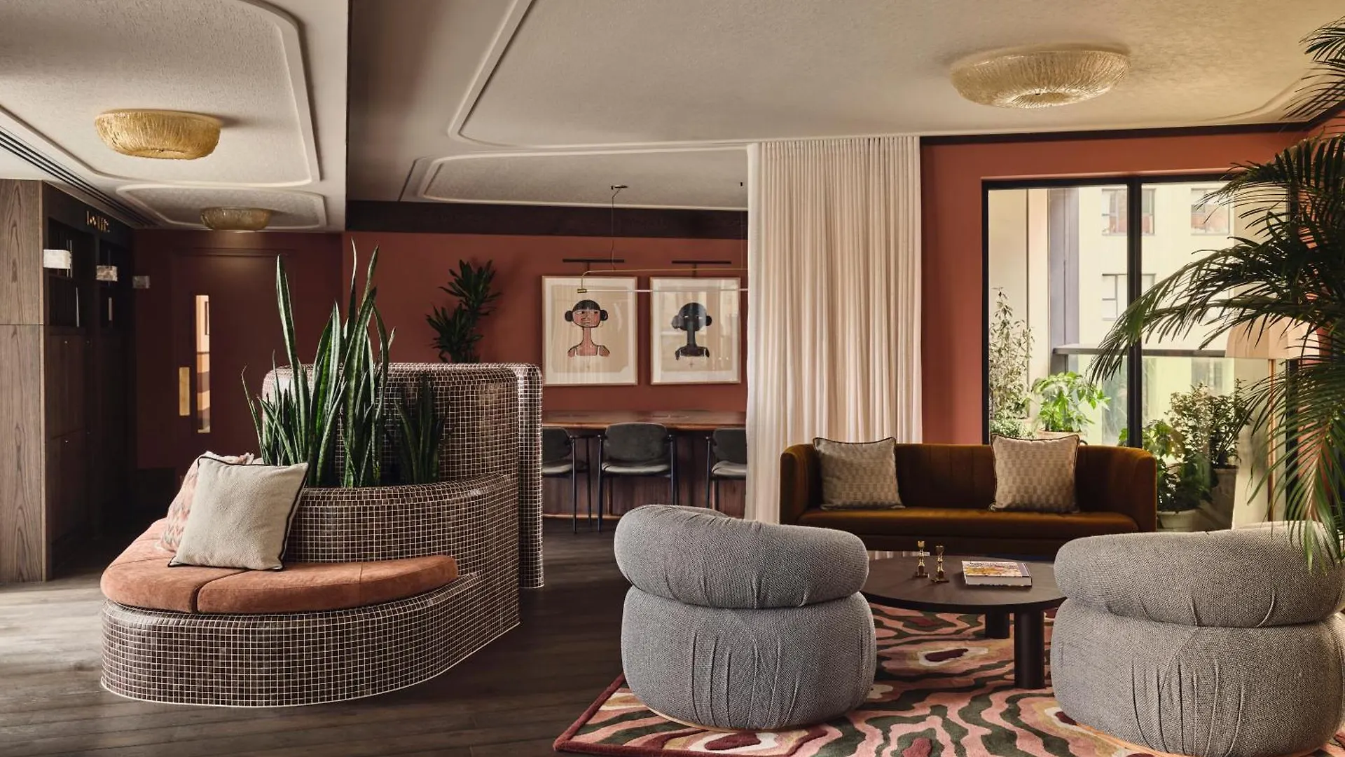 Riverstone Heights London 0*,